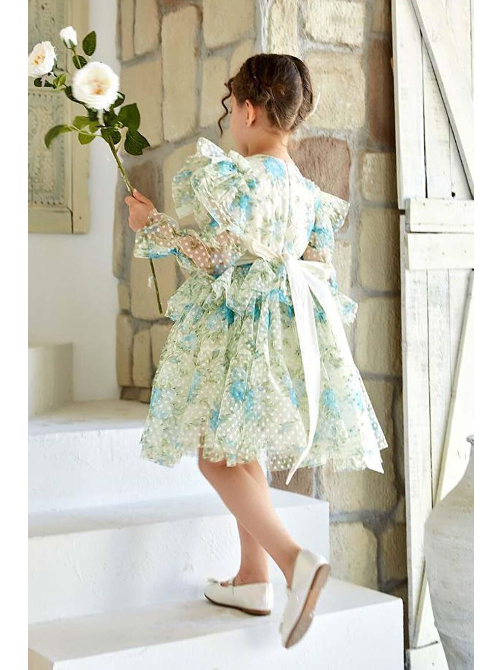 Kız Çocuk Omuzları ve Beli Fırfırlı Puantiye Detaylı Şeffaf Tül Çiçek Desenli Kabarık Mavi Elbise-1