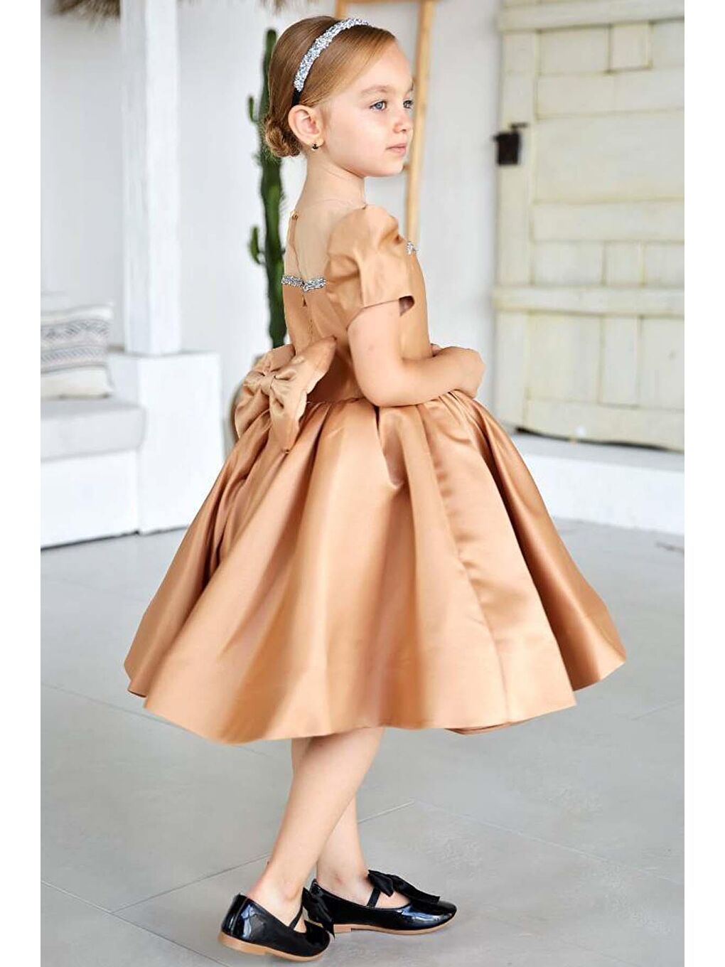 Kız Çocuk Yakası Taş Şerit İşlemeli Şeffaf Tül Detaylı Balon Kollu Kahverengi Saten Abiye-1