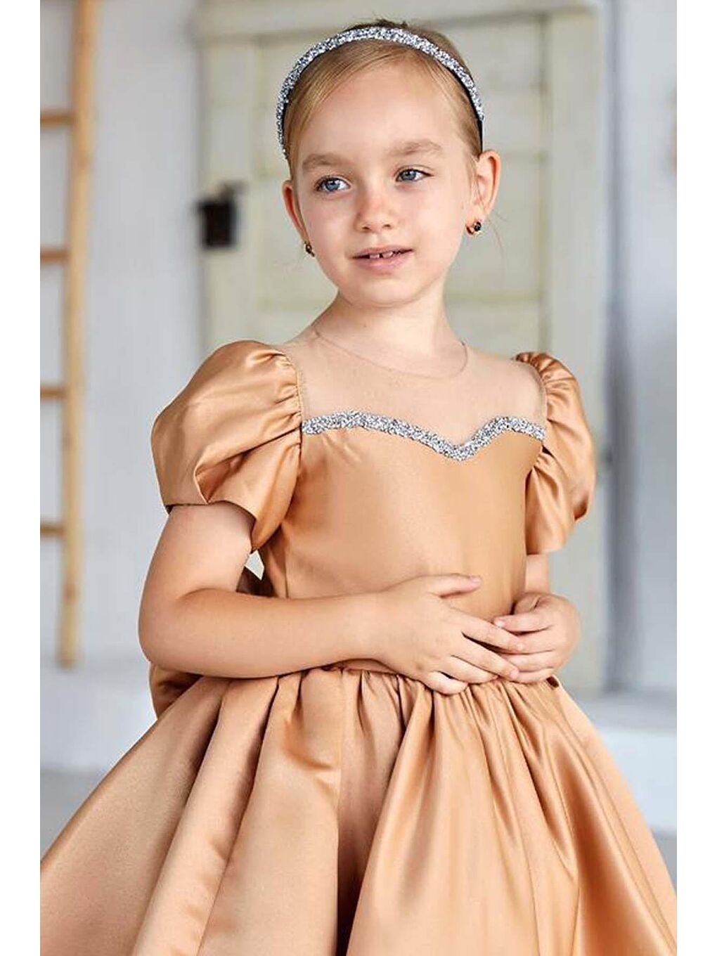 Kız Çocuk Yakası Taş Şerit İşlemeli Şeffaf Tül Detaylı Balon Kollu Kahverengi Saten Abiye-2