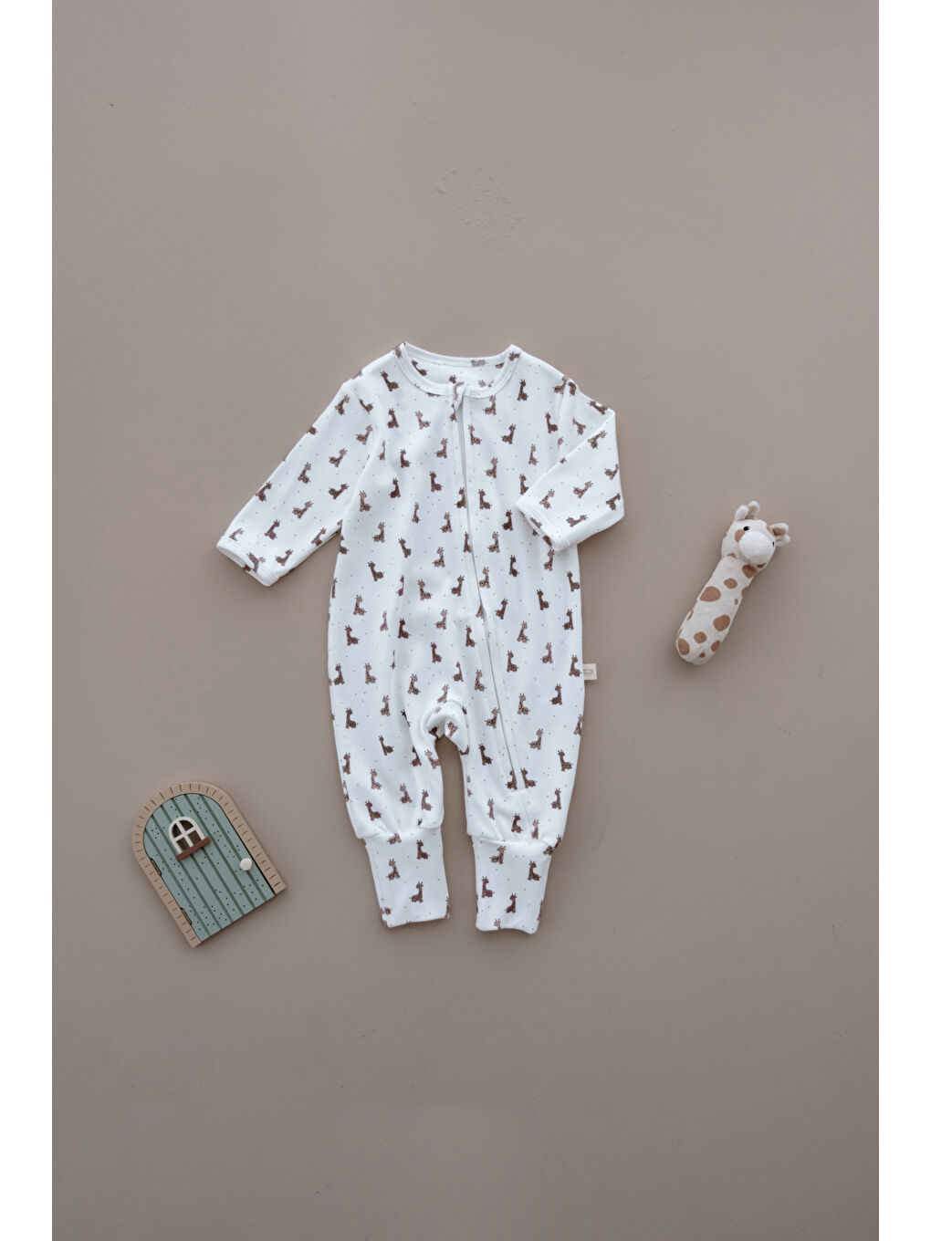 Beyaz Zürafa Baskılı Calmy Serisi Kendinden Patikli Fermuarlı Tulum