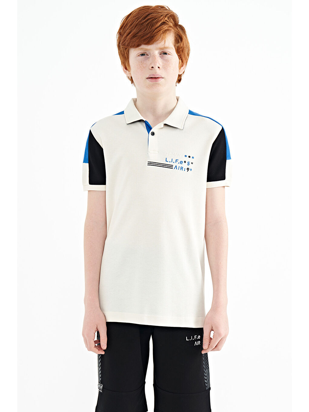 Ekru Renk Bloklu Omuz Garni Detaylı Standart Kalıp Erkek Çocuk Tişört - 11155