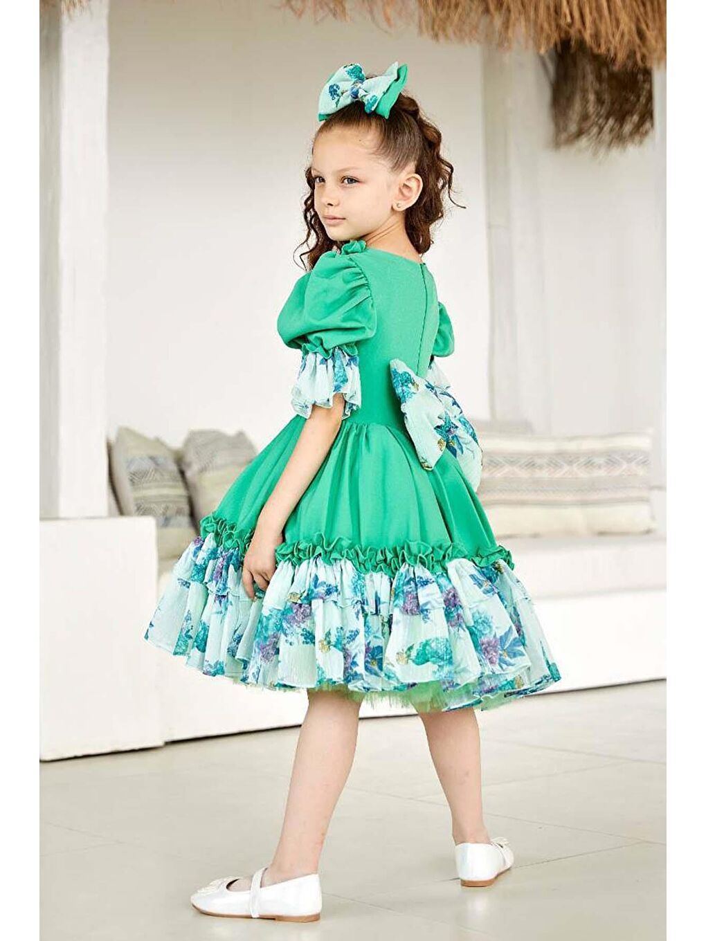 Kız Çocuk Balon Kollu Göğsü Çiçek Detaylı Etek Ucu Fırfırlı Astarlı Yeşil Elbise-1