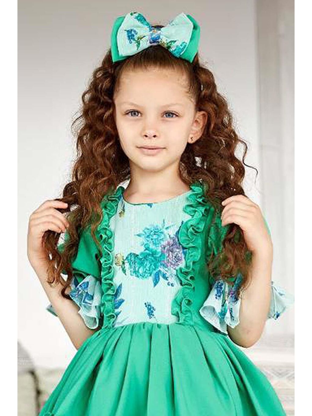 Kız Çocuk Balon Kollu Göğsü Çiçek Detaylı Etek Ucu Fırfırlı Astarlı Yeşil Elbise-2