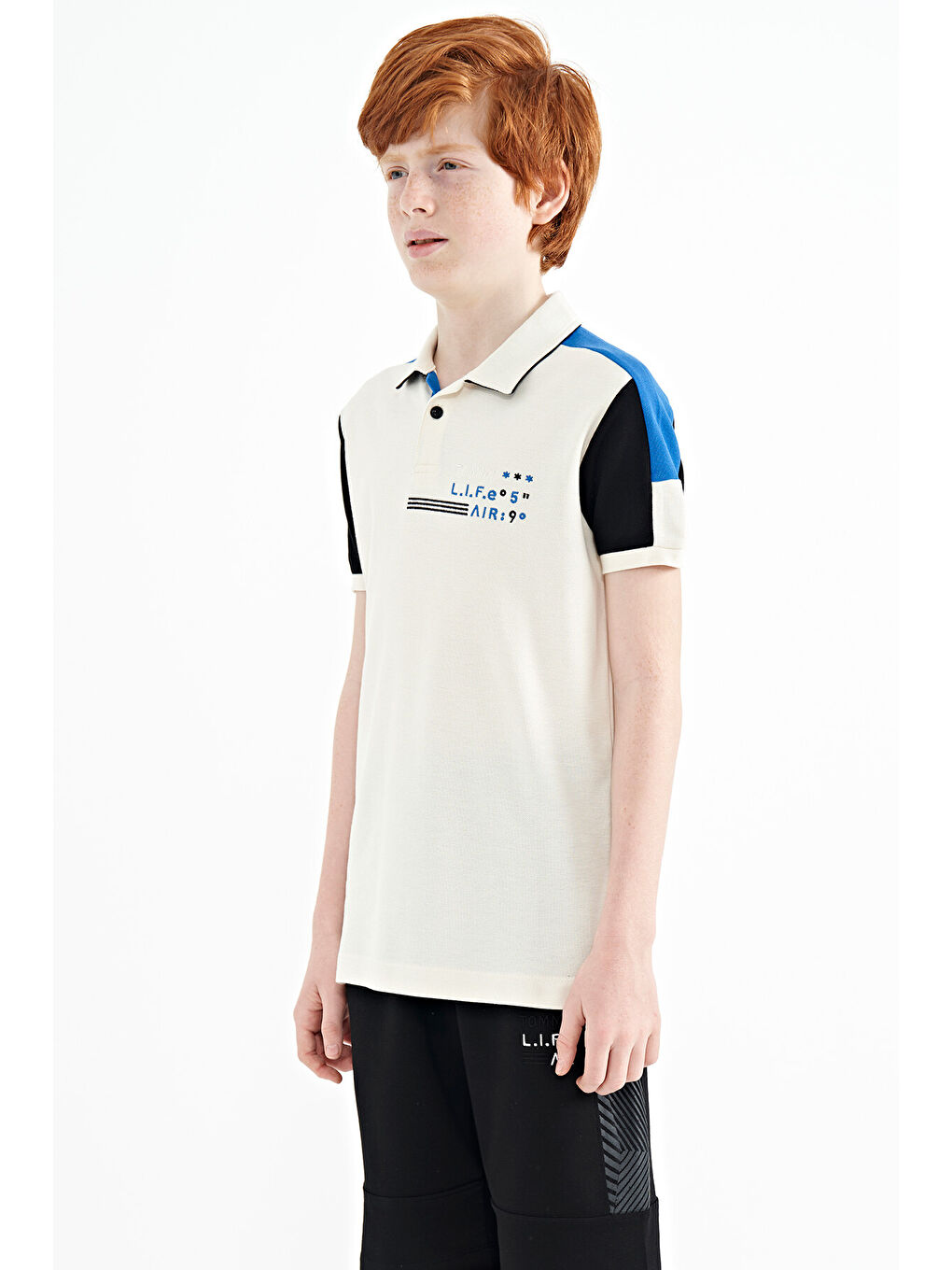 Ekru Renk Bloklu Omuz Garni Detaylı Standart Kalıp Erkek Çocuk Tişört - 11155-3