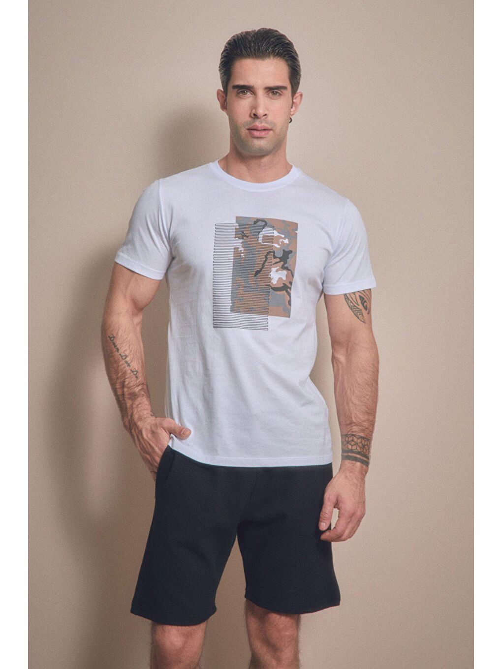 Beyaz Baskılı Bisiklet Yaka Tişört