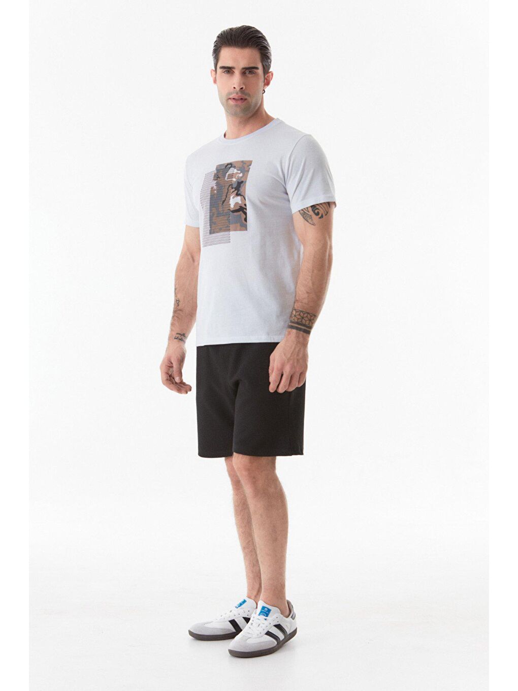 Beyaz Baskılı Bisiklet Yaka Tişört-1