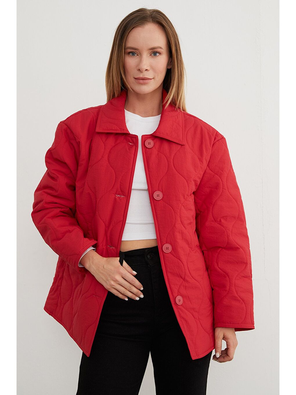 Kırmızı Su Yolu Desenli Kapitone Oversize Düğmeli Mont-2