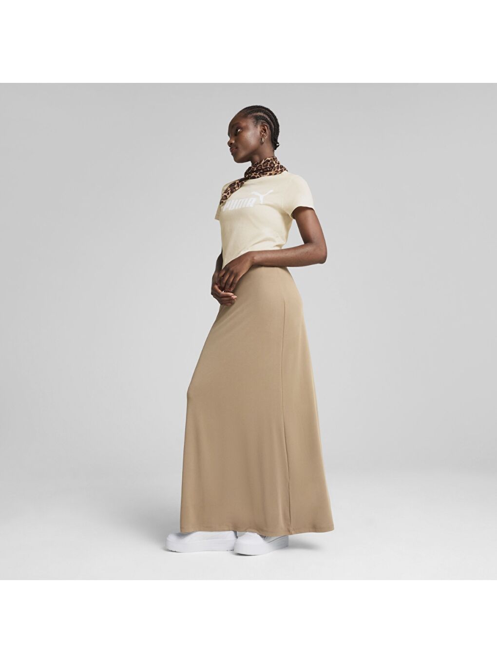 Essentials No 1 Logo Kadın Bej Yuvarlak Yaka Tişört-1