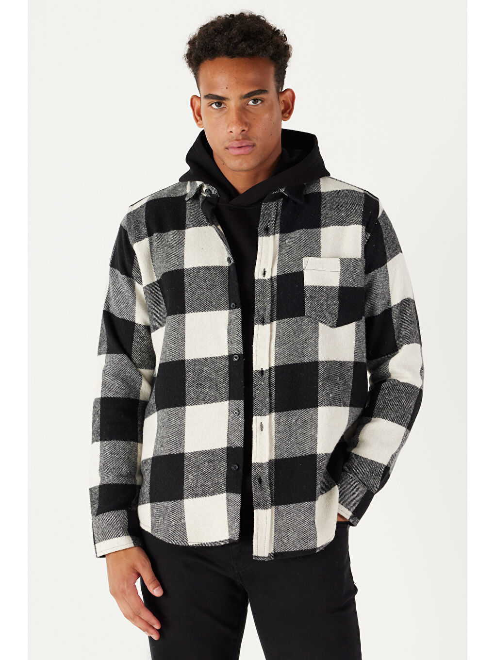 Lila Erkek Ekru-Siyah Comfort Fit Geniş Kesim Düğmeli Yaka Ekose Desenli Flanel Oduncu Gömlek