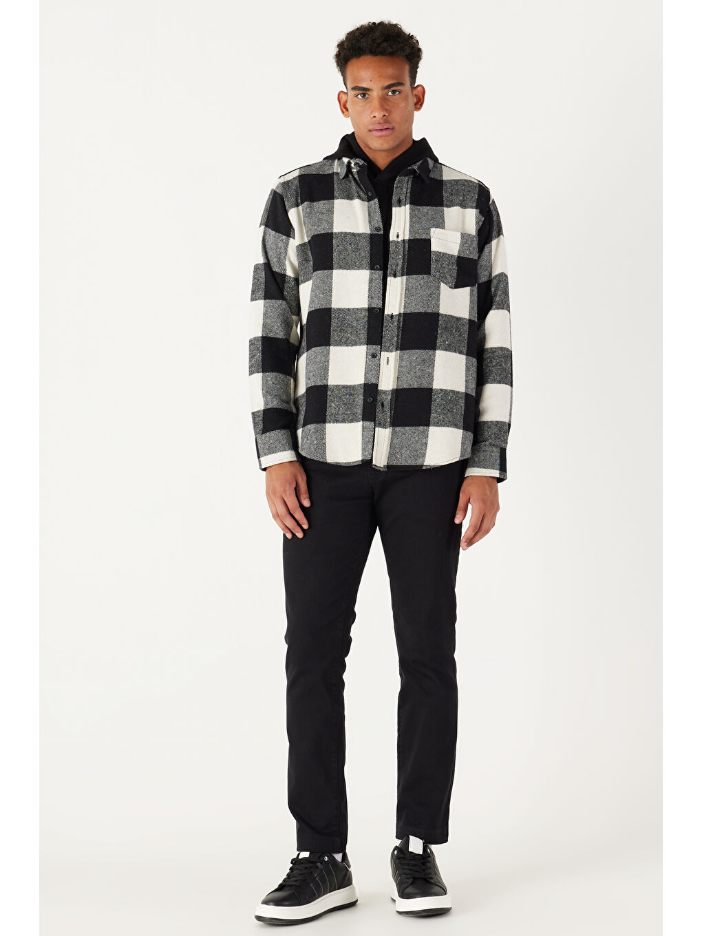 Lila Erkek Ekru-Siyah Comfort Fit Geniş Kesim Düğmeli Yaka Ekose Desenli Flanel Oduncu Gömlek-1