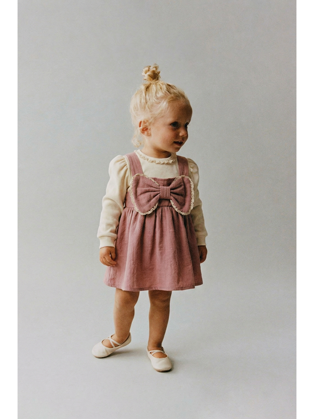 Pembe Kız Bebek Pamuklu Pudra Fiyonk Detaylı Salopet Elbise – Uzun Kollu İç Bluz Dahil