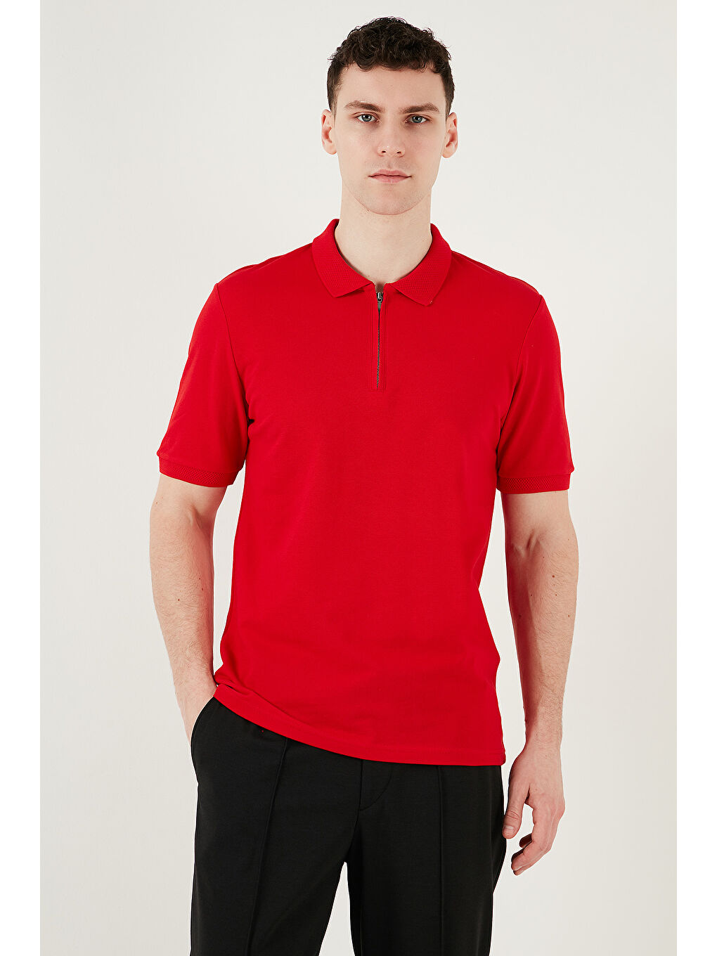 Kırmızı Pamuklu Regular Fit Yarım Fermuarlı Polo Yaka %100 Pamuk Tişört 5903008-1