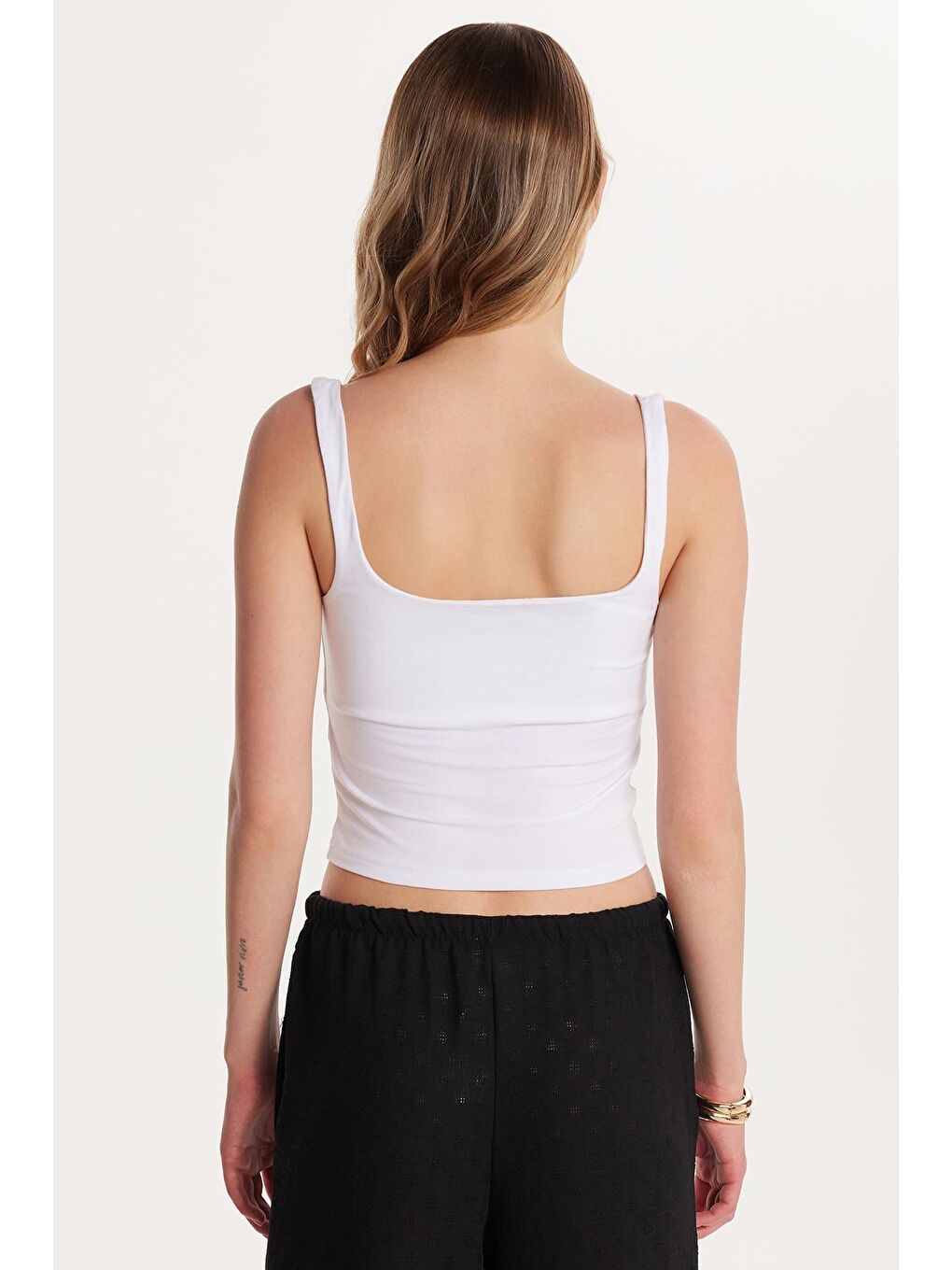 Kadın Slim Fit Dar Kesim İnce Askılı Kare Yaka Beyaz Crop Atlet-4