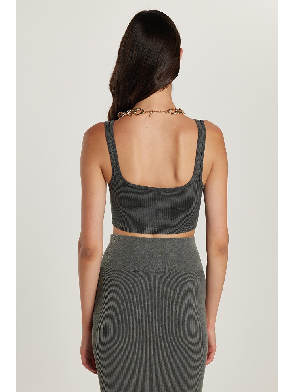 Kadın Slim Fit Dar Kesim Askılı U Yaka Antrasit Crop Atlet-4
