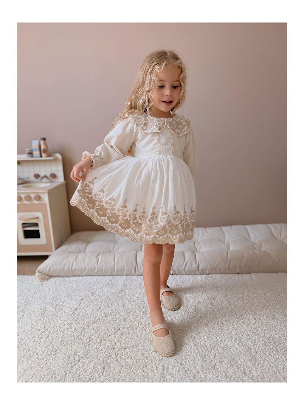 Karışık Kız Çocu Ekru Çiçek İşlemeli Astarlı Bebe Yaka Vintage Elbise