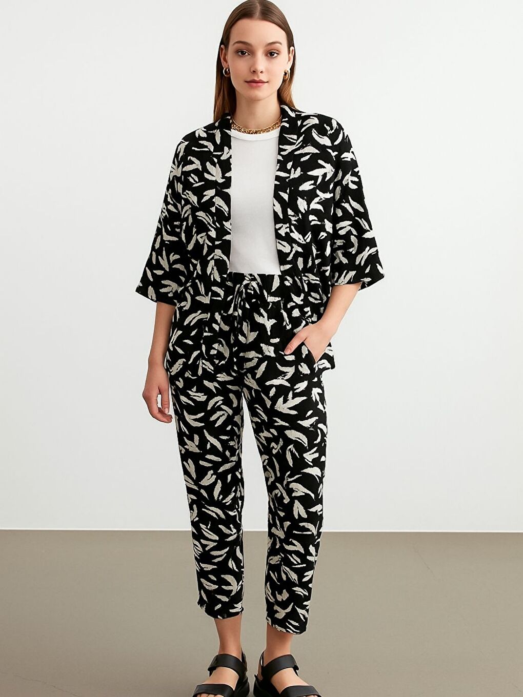 Kadın Siyah Beyaz Desenli Kimono Gömlek Pantolon Takım