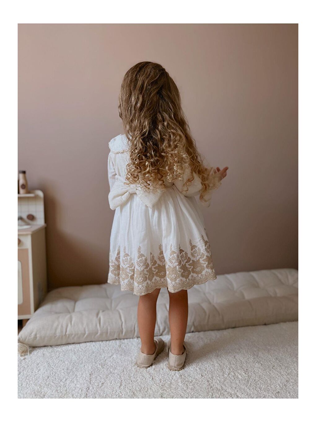 Karışık Kız Çocu Ekru Çiçek İşlemeli Astarlı Bebe Yaka Vintage Elbise-1