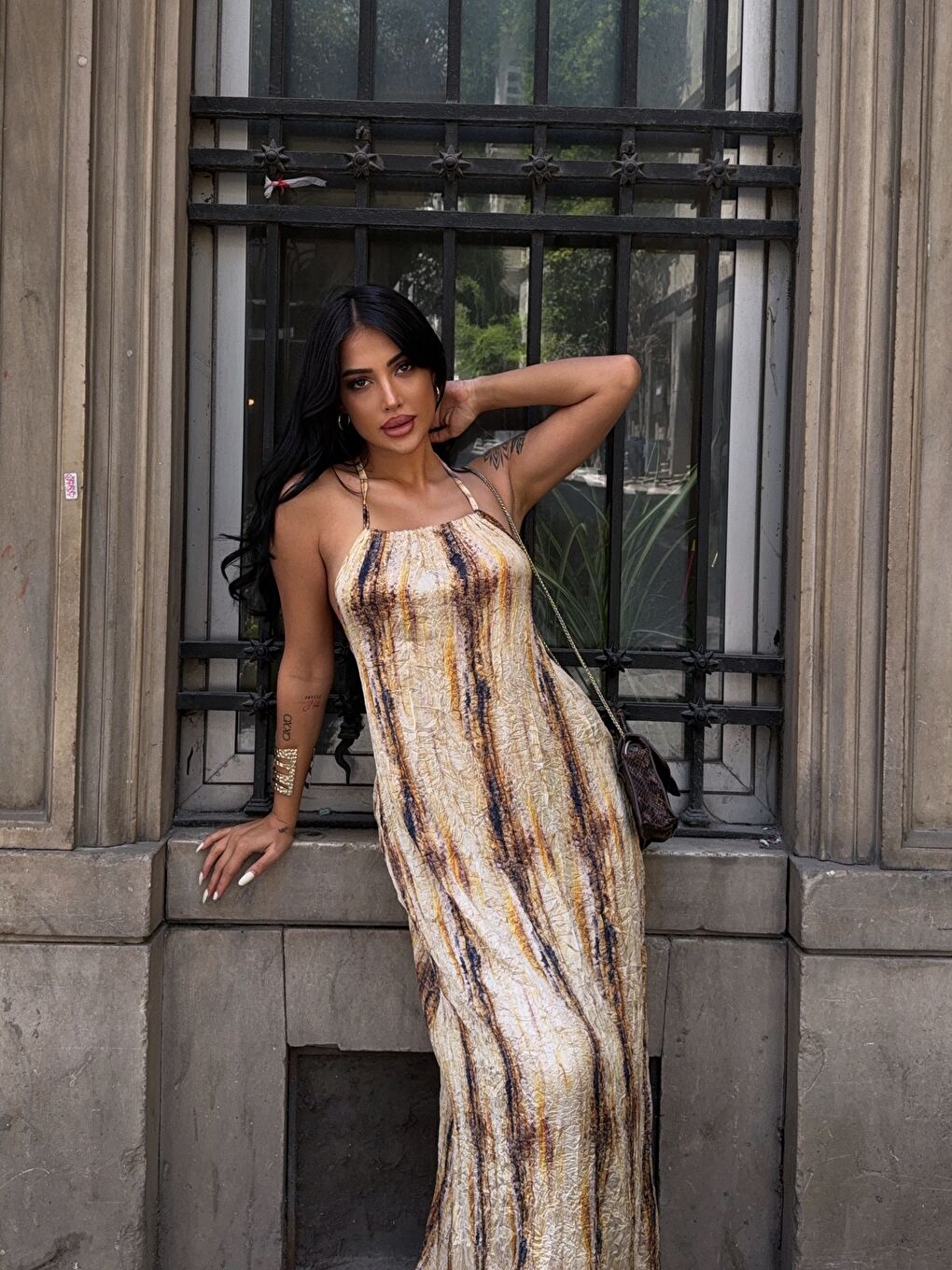 Bej Boyundan Bağlamalı Sırt Dekolte Tasarım Elbise-1