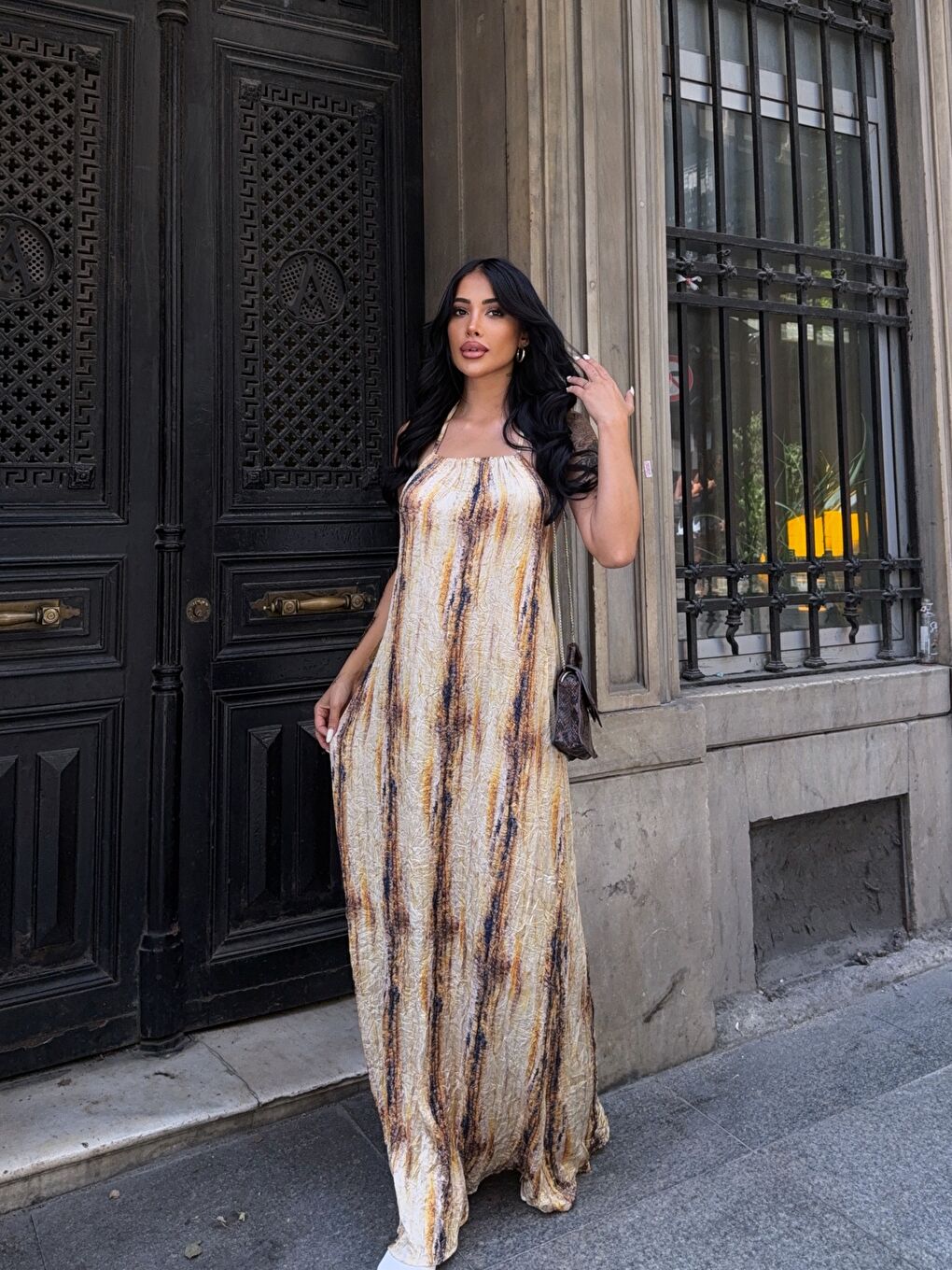 Bej Boyundan Bağlamalı Sırt Dekolte Tasarım Elbise-2