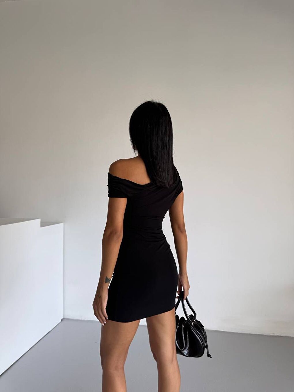 Kadın Siyah Kayık Yaka Mini Elbise-2