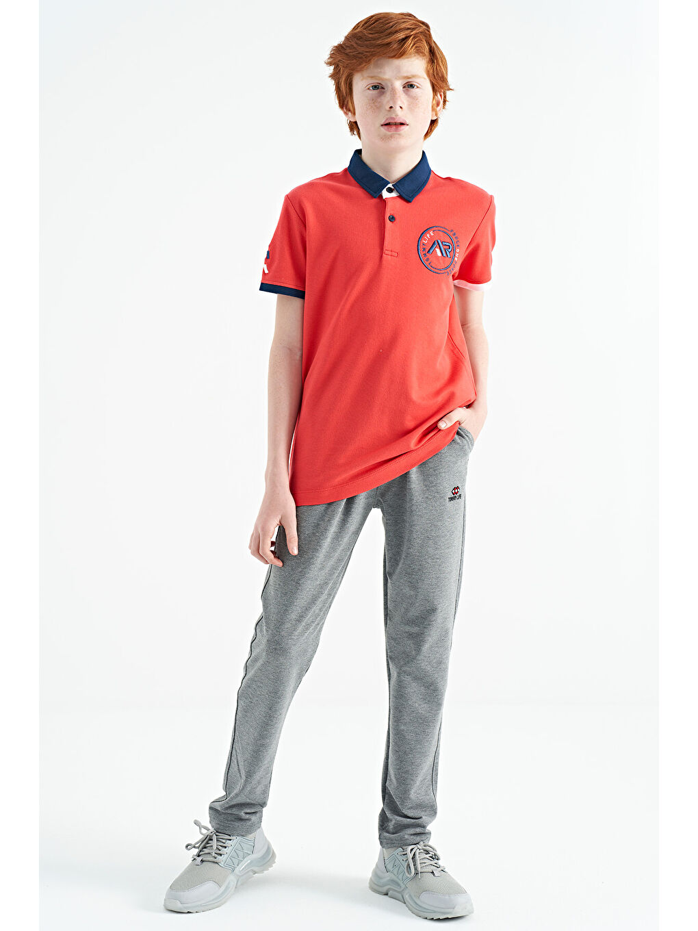 Kırmızı Coral Kol Ucu Renkli Logo Nakışlı Standart Kalıp Polo Yaka Erkek Çocuk Tişört - 11138-3