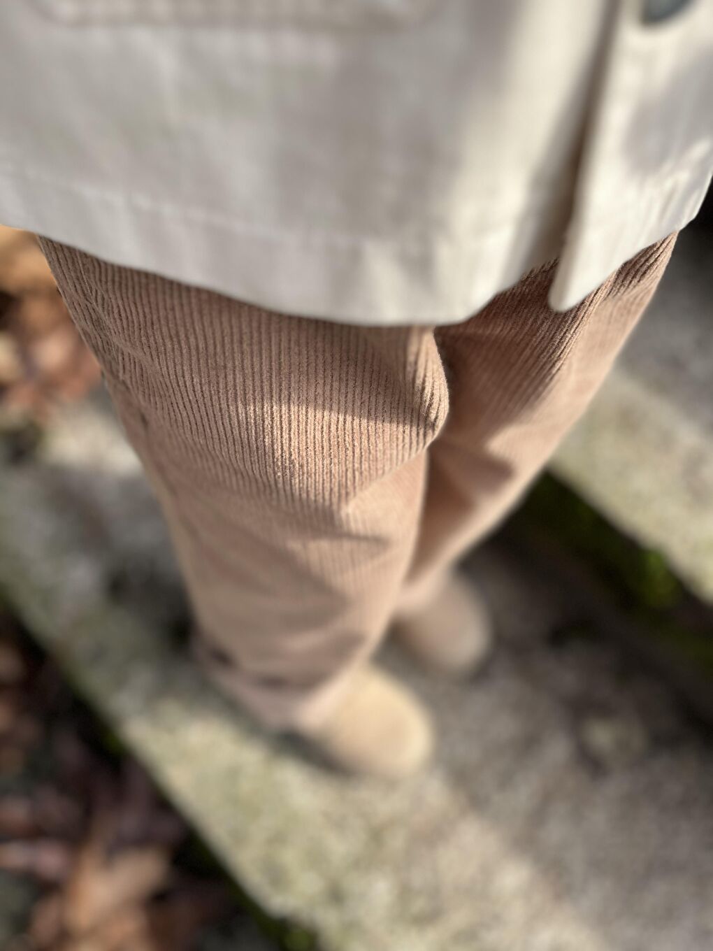 Beyaz Kız Çocuk Pamuklu Krem Düğmeli Ceket Takım - Kahverengi Kadife Pantolonlu 2'Li Set-3