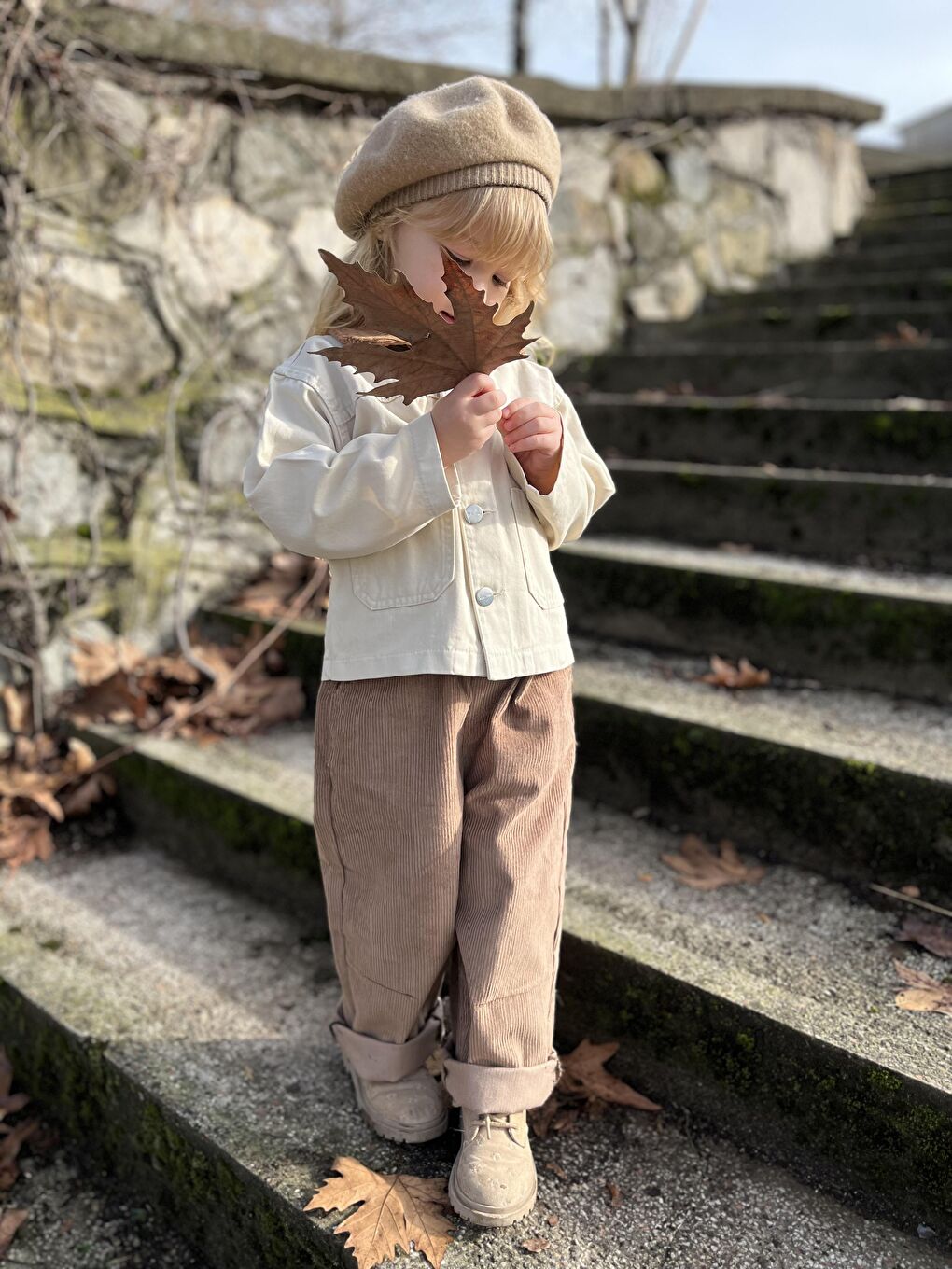 Beyaz Kız Çocuk Pamuklu Krem Düğmeli Ceket Takım - Kahverengi Kadife Pantolonlu 2'Li Set-4