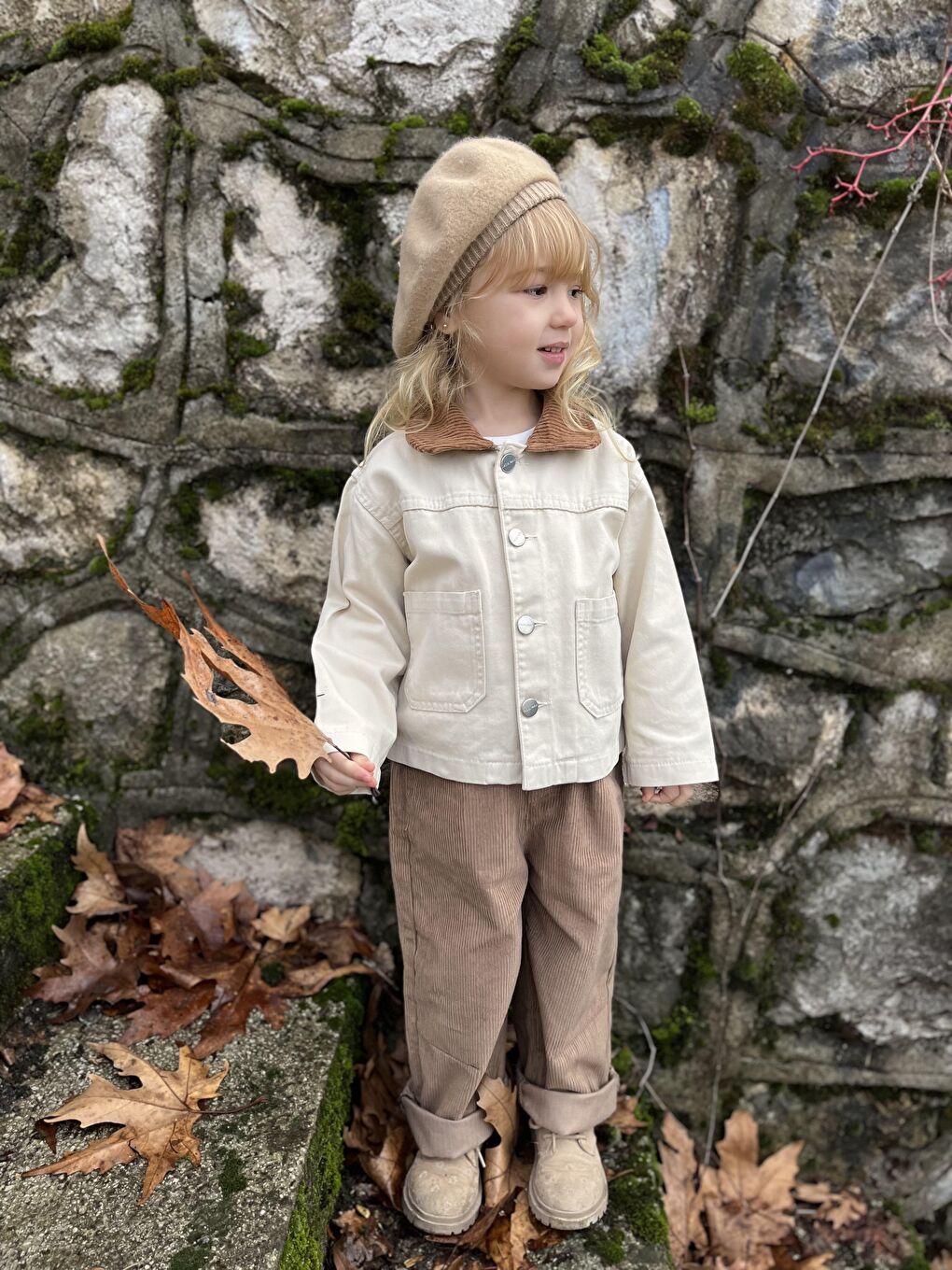 Beyaz Kız Çocuk Pamuklu Krem Düğmeli Ceket Takım - Kahverengi Kadife Pantolonlu 2'Li Set-6