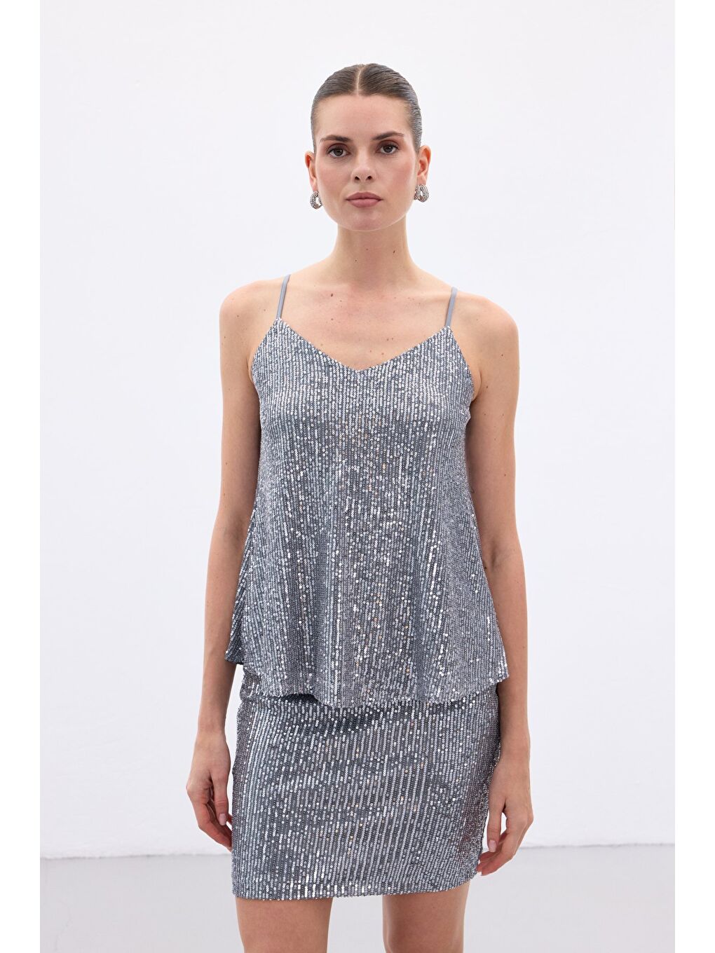 Payet Detaylı Askılı Bluz - Gri-3