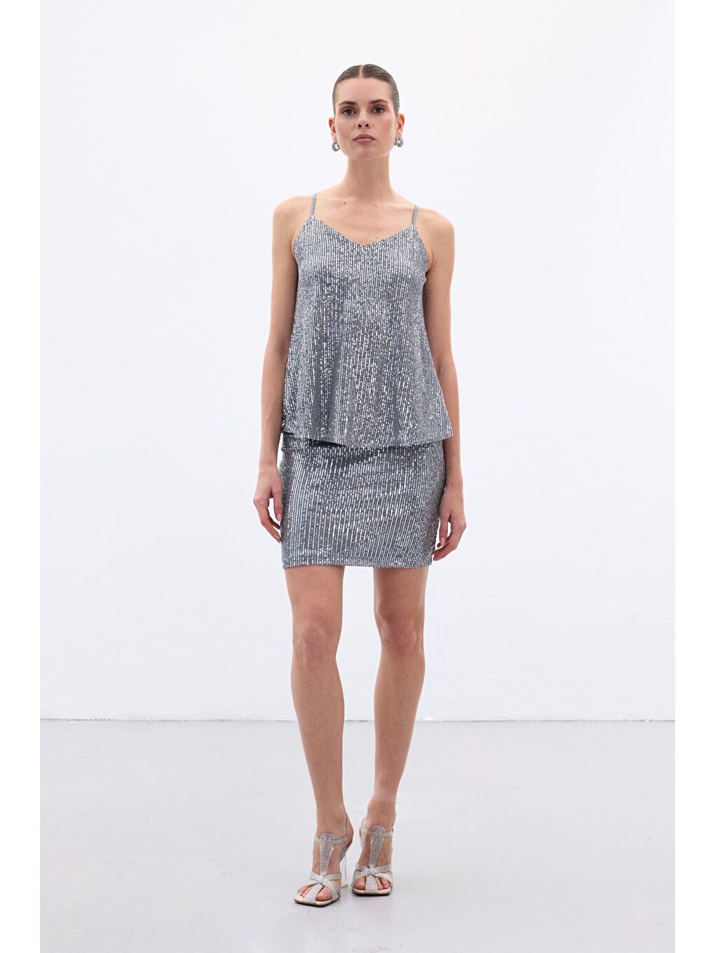 Payet Detaylı Askılı Bluz - Gri-4