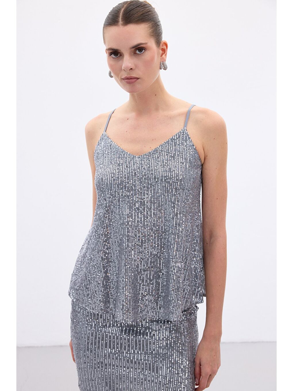 Payet Detaylı Askılı Bluz - Gri-6