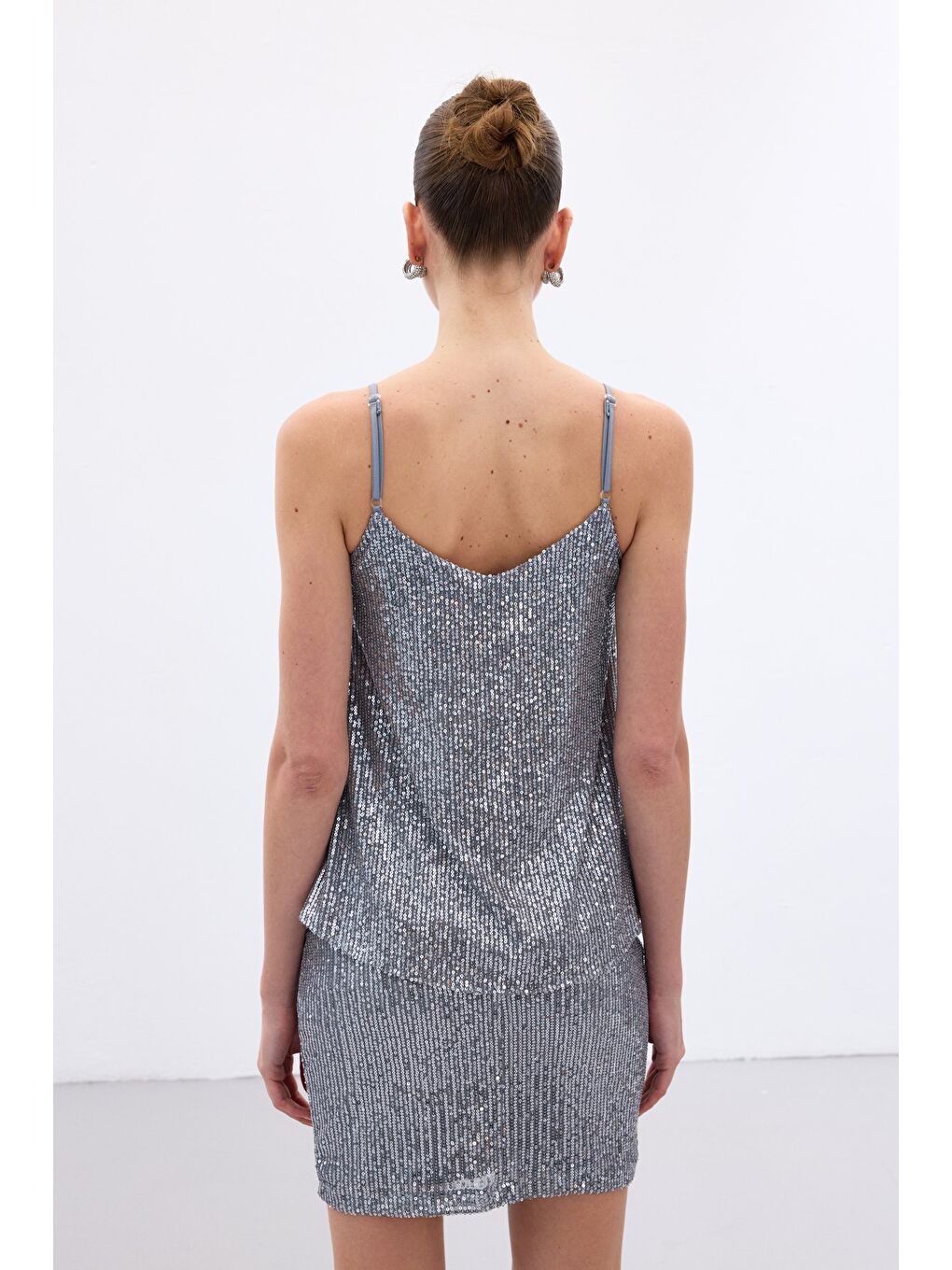 Payet Detaylı Askılı Bluz - Gri-7