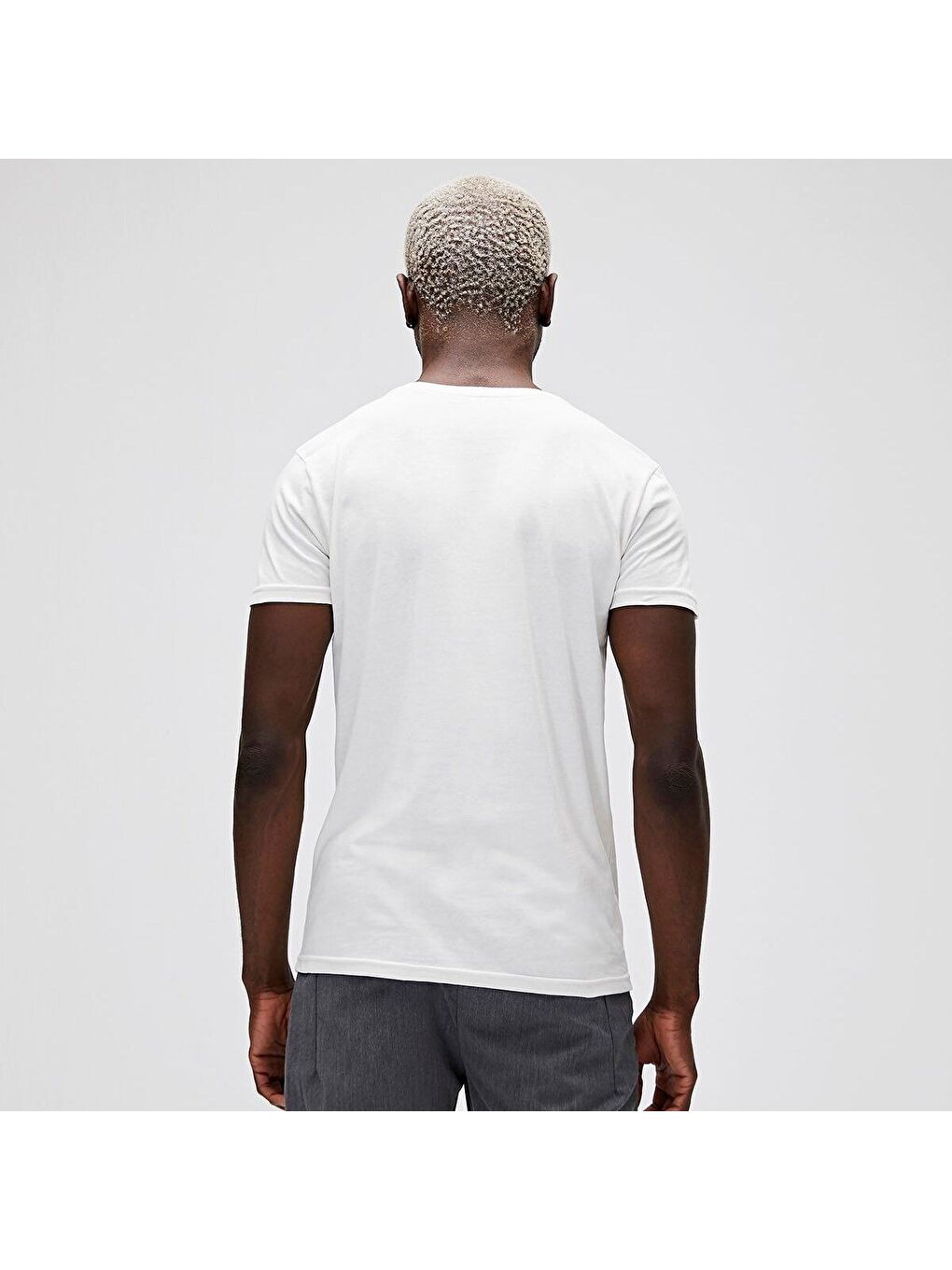 Erkek Beyaz Bisiklet Yaka Tişört-1