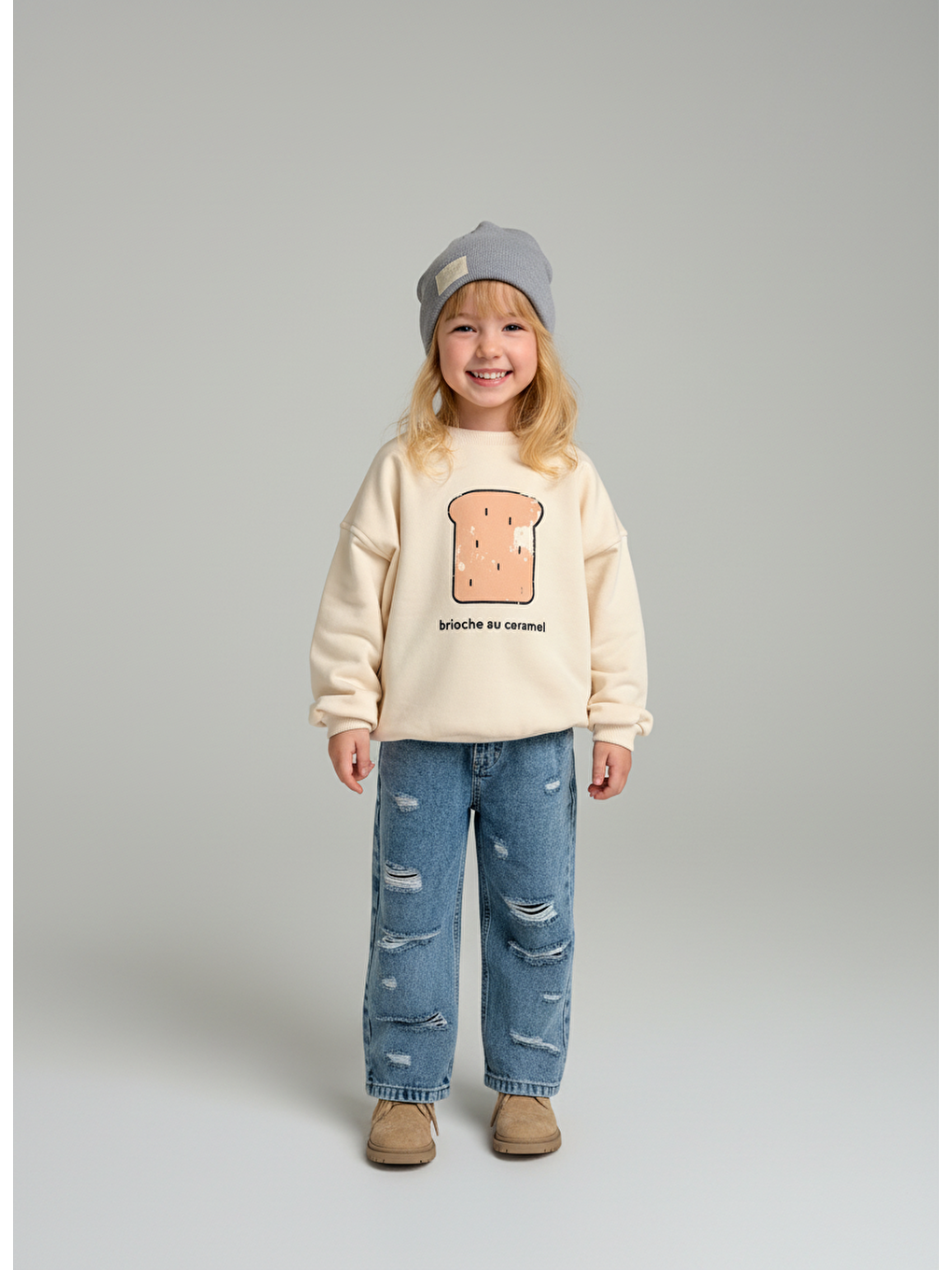 Beyaz Kız Çocuk Pamuklu Krem Baskılı Sweatshirt Ve Yırtık Detaylı Denim Pantolon Takım