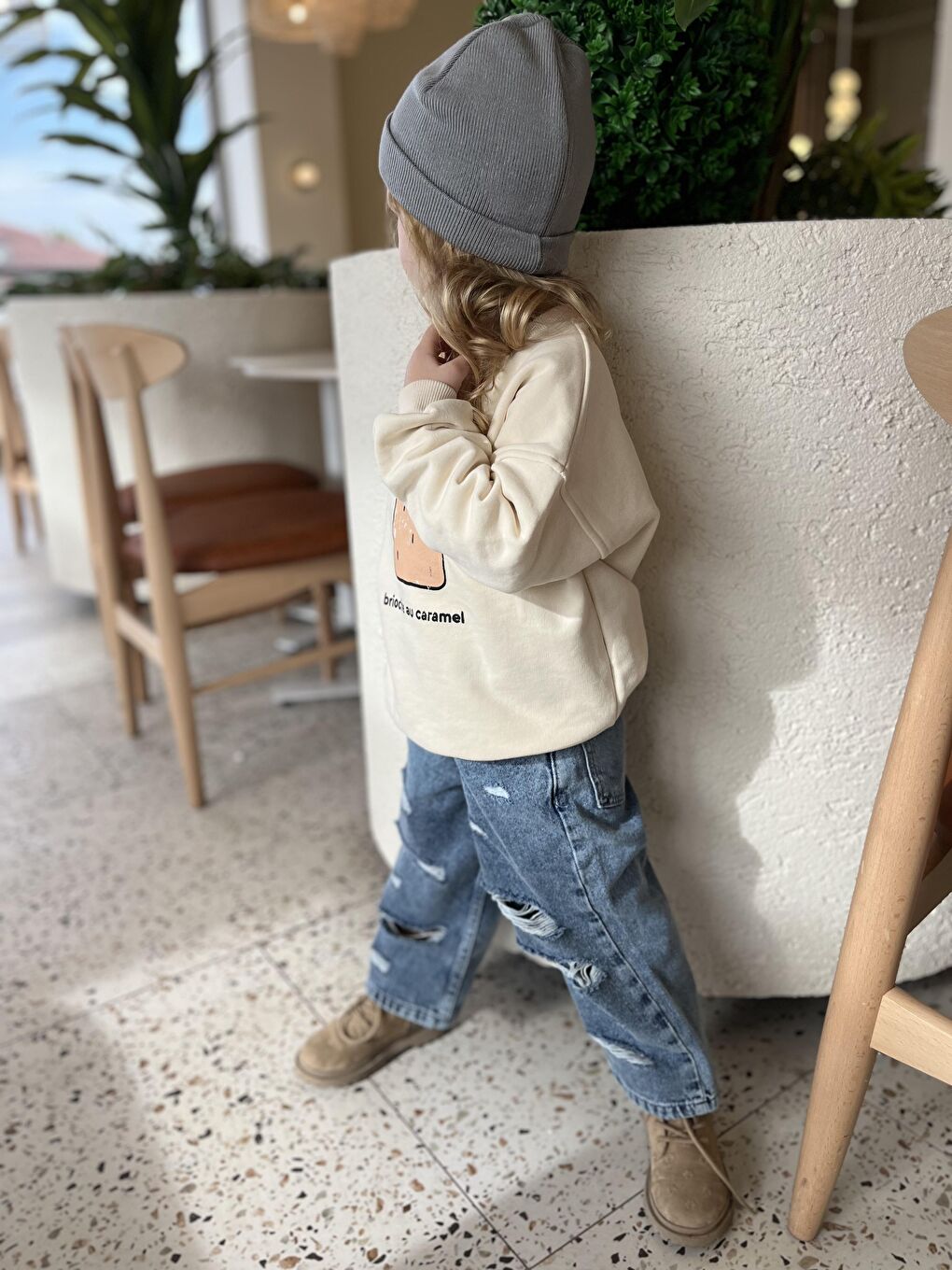 Beyaz Kız Çocuk Pamuklu Krem Baskılı Sweatshirt Ve Yırtık Detaylı Denim Pantolon Takım-7