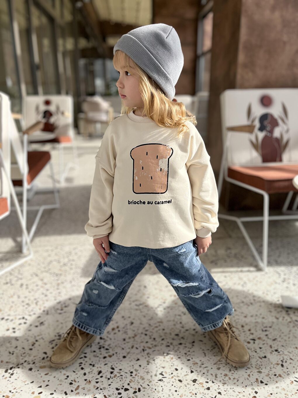 Beyaz Kız Çocuk Pamuklu Krem Baskılı Sweatshirt Ve Yırtık Detaylı Denim Pantolon Takım-8