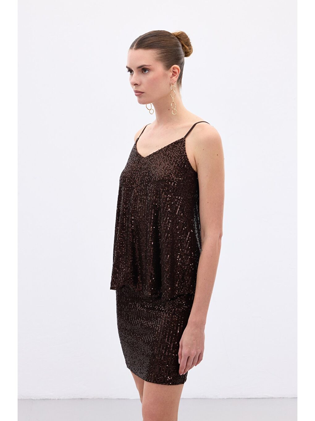 Kahverengi Payet Detaylı Askılı Bluz - Kahve-1