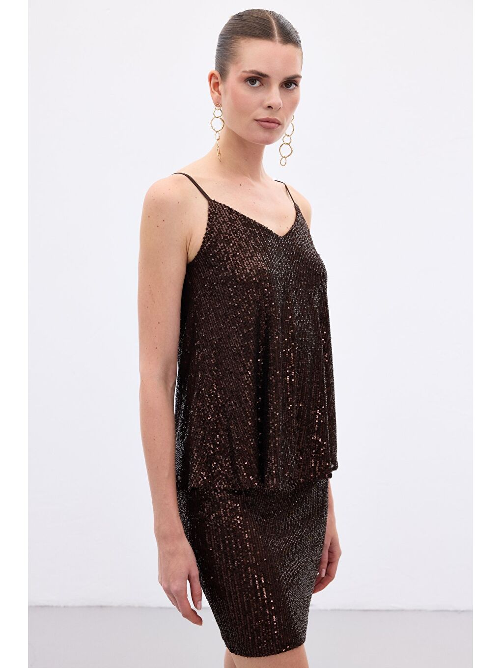 Kahverengi Payet Detaylı Askılı Bluz - Kahve-4