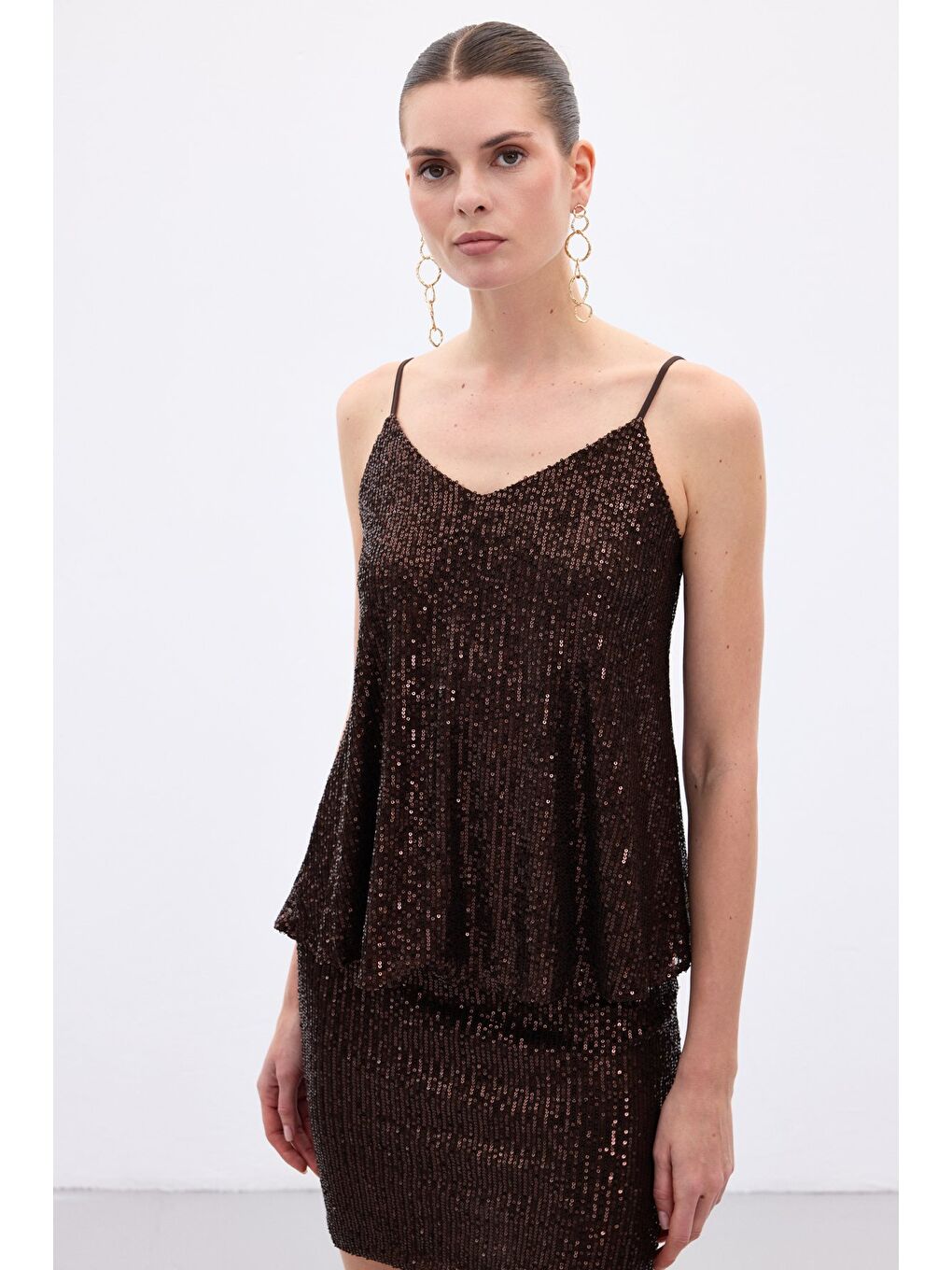 Kahverengi Payet Detaylı Askılı Bluz - Kahve-5