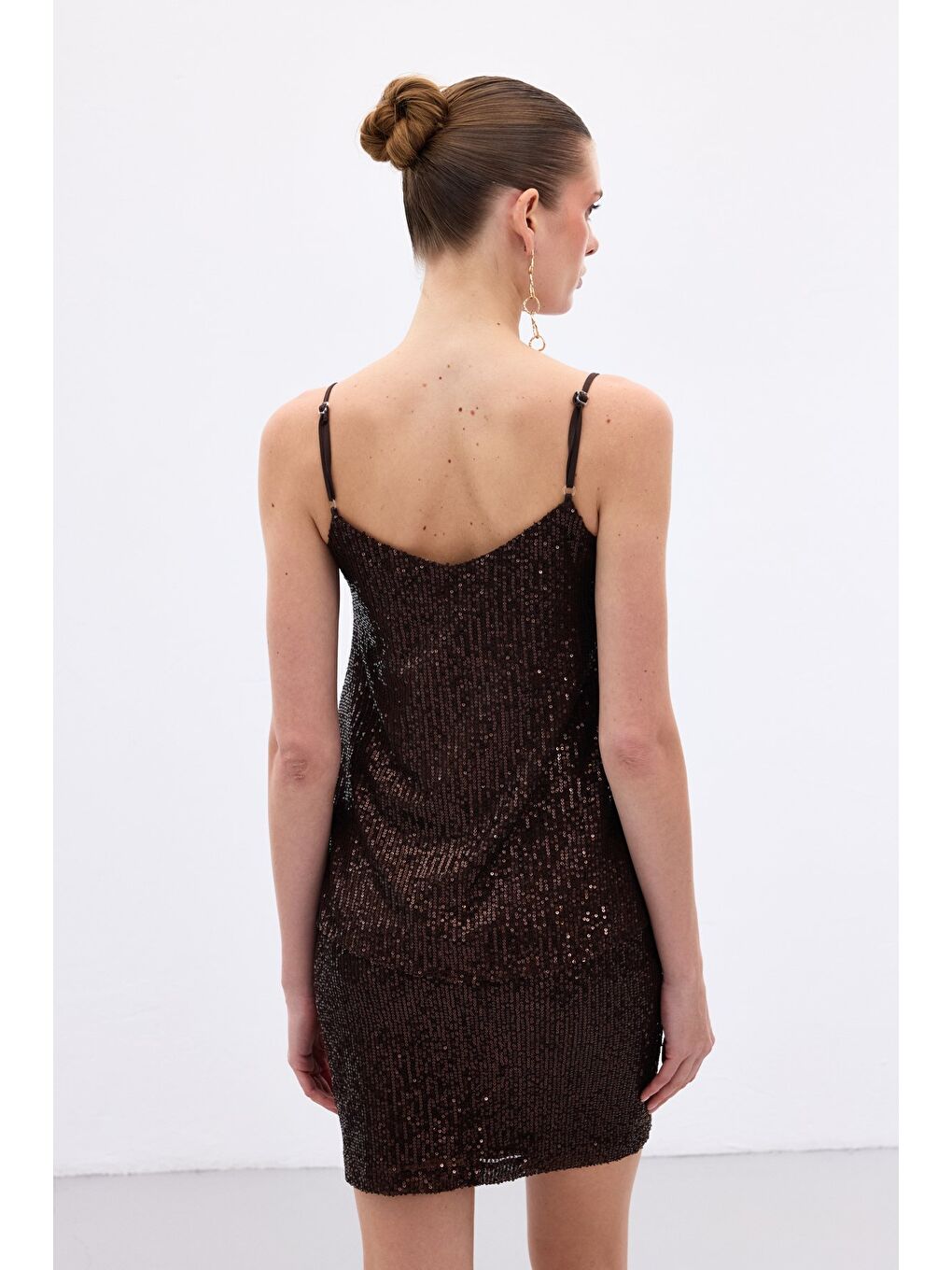 Kahverengi Payet Detaylı Askılı Bluz - Kahve-7