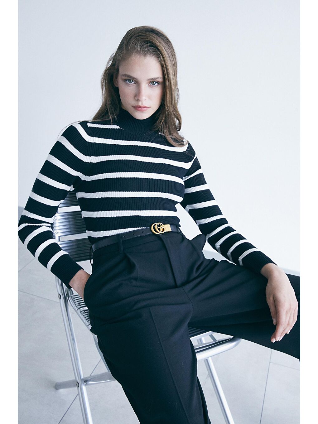 Siyah-Beyaz Çizgili Dik Yakalı Kazak-3