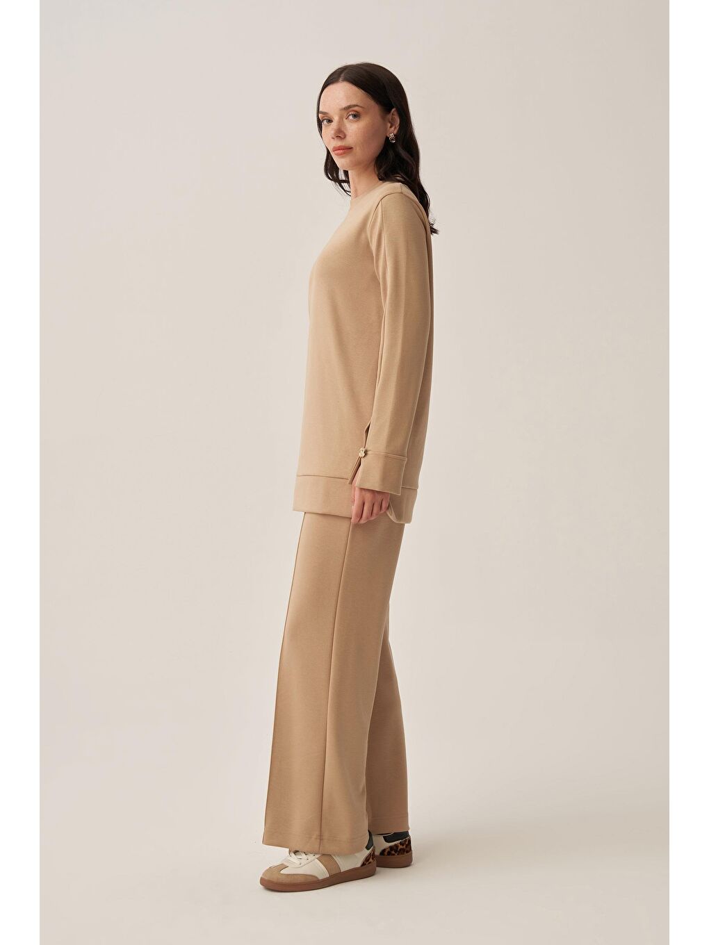 Bej-Yumuşak Dokulu Gold Dügmeli Sweatshirt-1