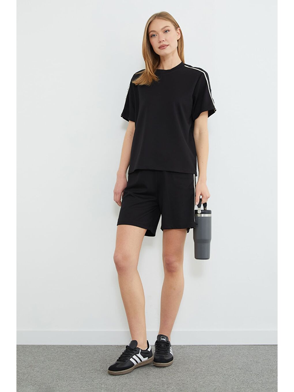 Siyah Yazı Kabartmalı Biyeli Modal 2 Li Takım