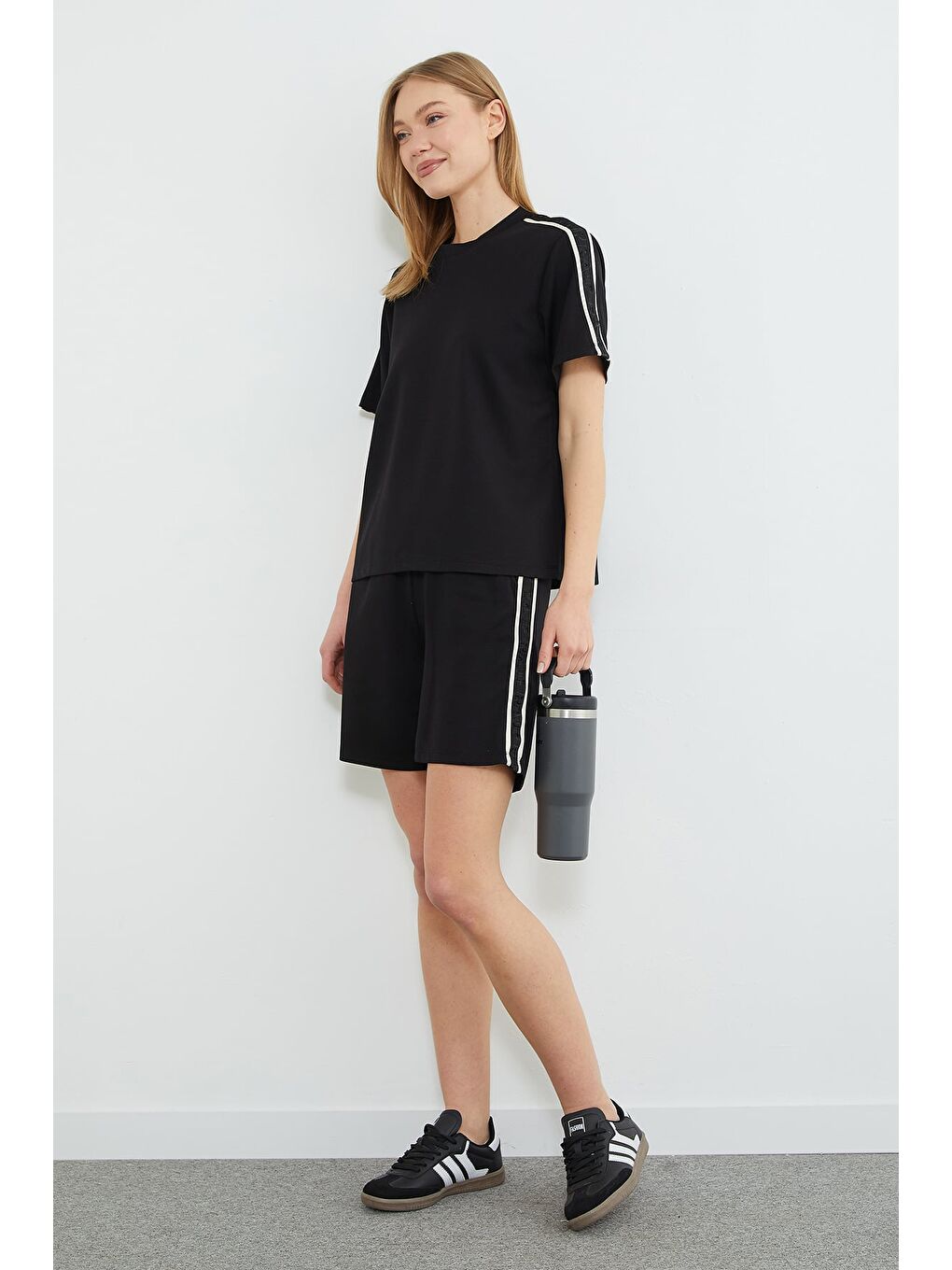 Siyah Yazı Kabartmalı Biyeli Modal 2 Li Takım-1