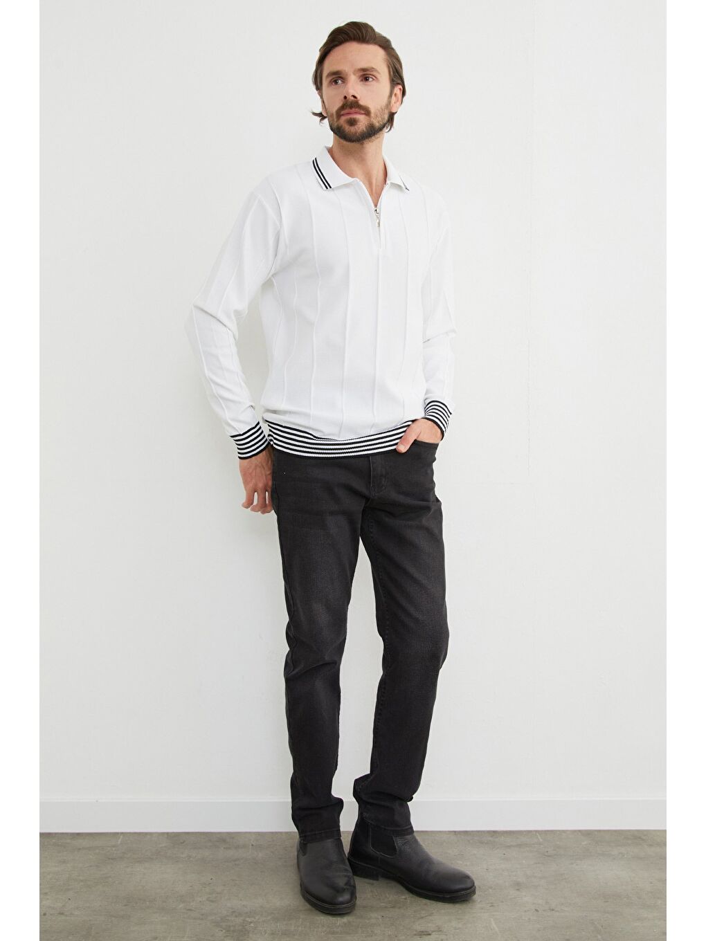 Beyaz Çizgili Polo Yaka Yarım Fermuarlı Triko Kazak-1