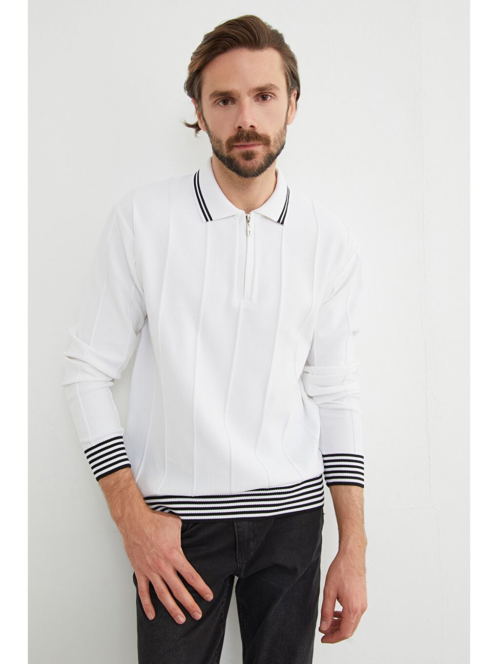 Beyaz Çizgili Polo Yaka Yarım Fermuarlı Triko Kazak-3