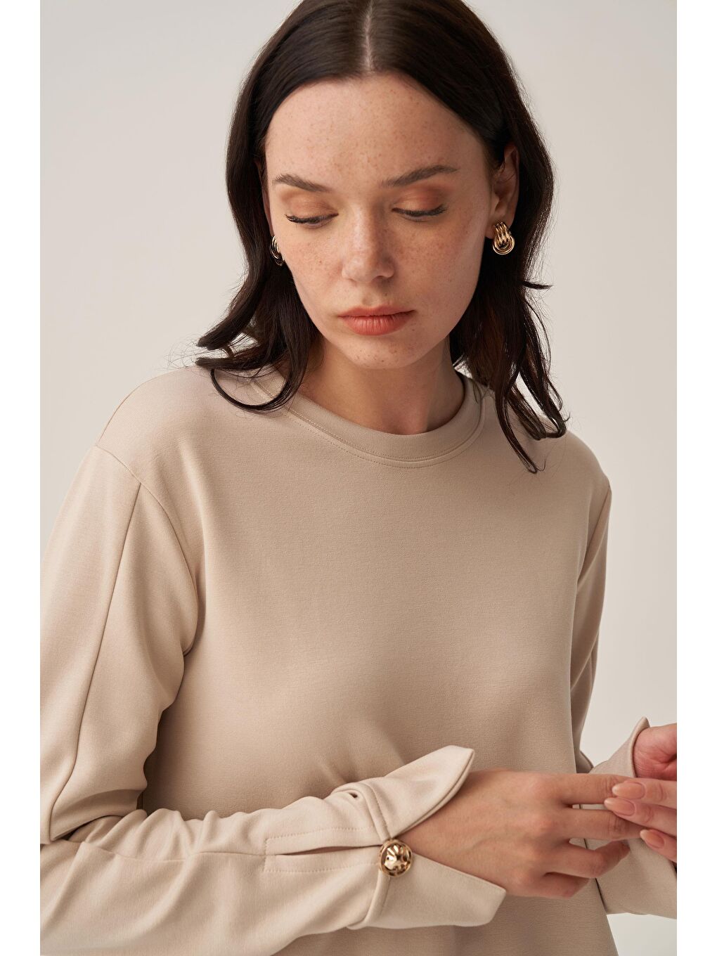 Bej Taş-Yumuşak Dokulu Gold Dügmeli Sweatshirt-3