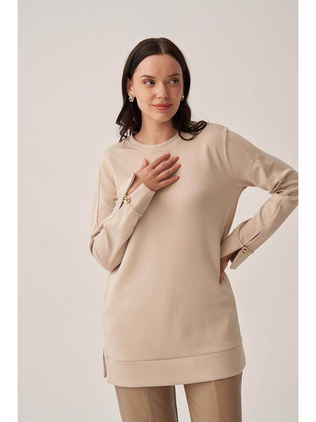 Bej Taş-Yumuşak Dokulu Gold Dügmeli Sweatshirt-4