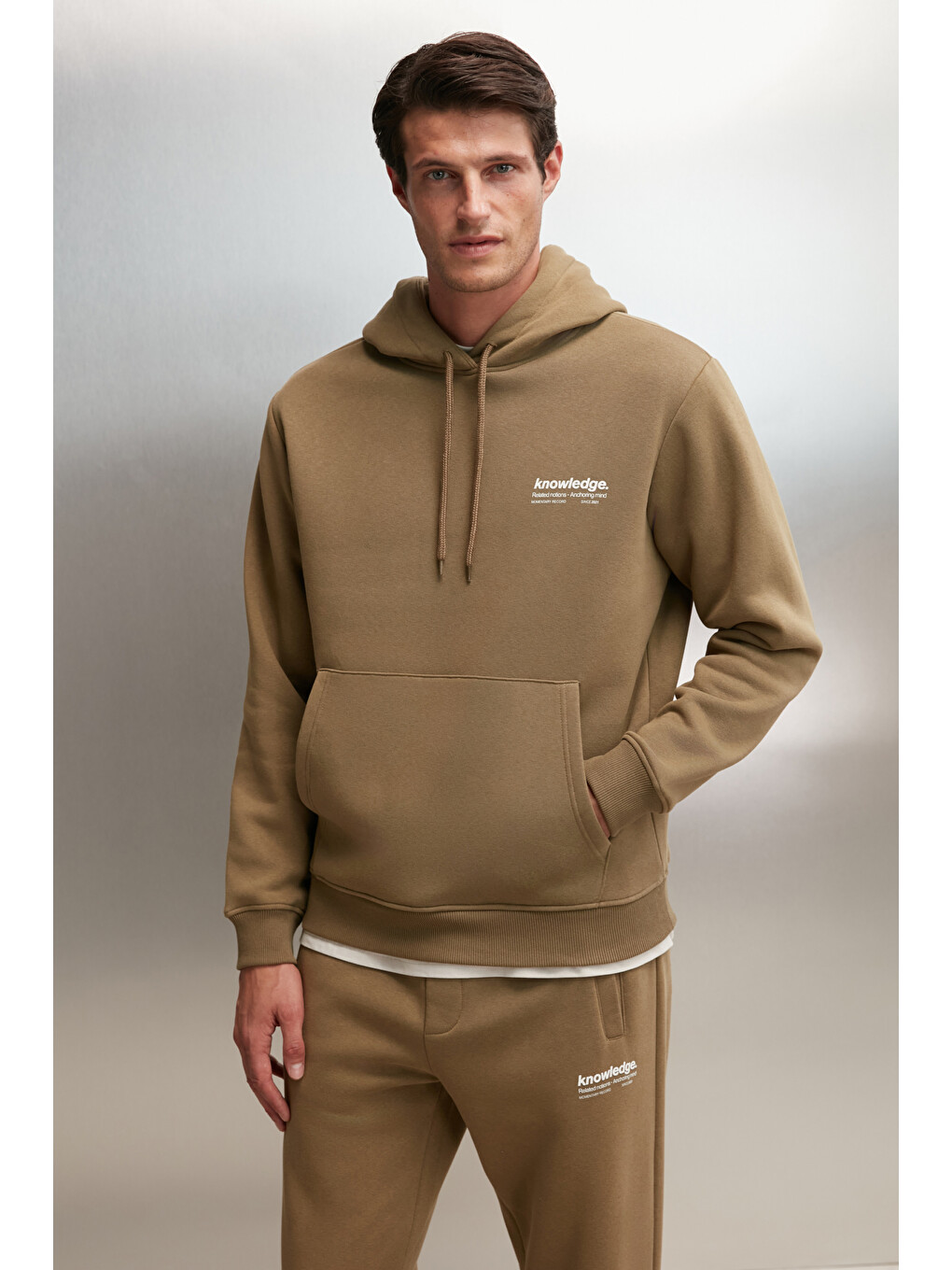 Erkek Yumuşacık İçi Polarlı Baskılı Regular Kordonlu Haki Sweatshirt