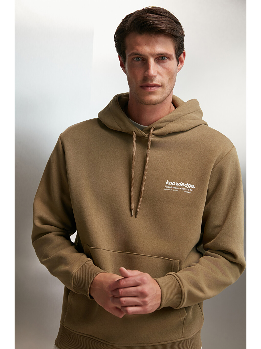 Erkek Yumuşacık İçi Polarlı Baskılı Regular Kordonlu Haki Sweatshirt-1